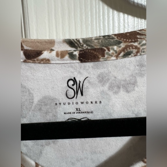 StudioWorks Tan and Brown flower t-shirt - Picture 2 of 3